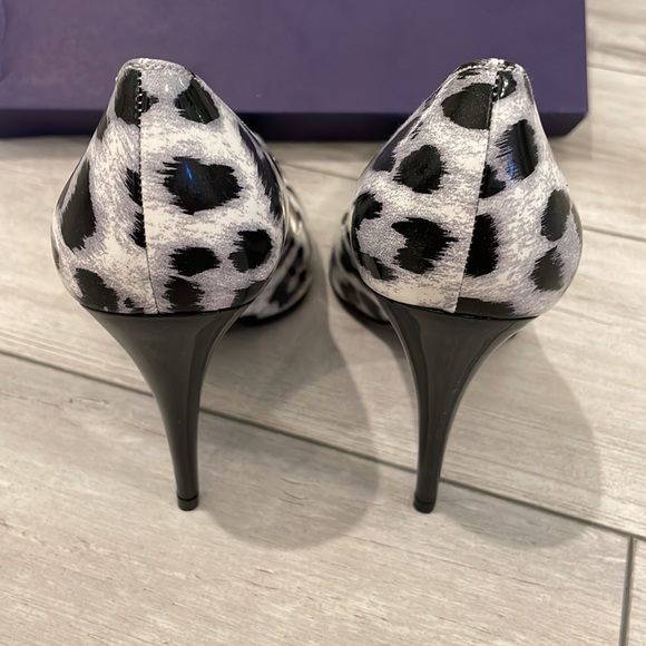 NEW Stuart Weitzman Zinger Jaguar patent in original box - Picture 2 of 5